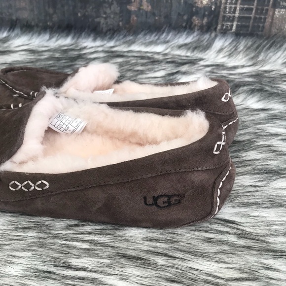 ✨Women’s UGG Ansley Slipper in Chocolate ✨ - Picture 4 of 6